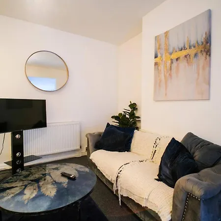 4 Bed House Sleeps 7-free Parking- Contractors Bristol