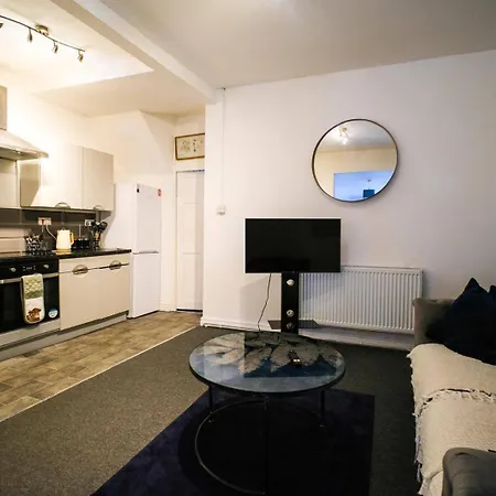 度假居 4 Bed House Sleeps 7-free Parking- Contractors